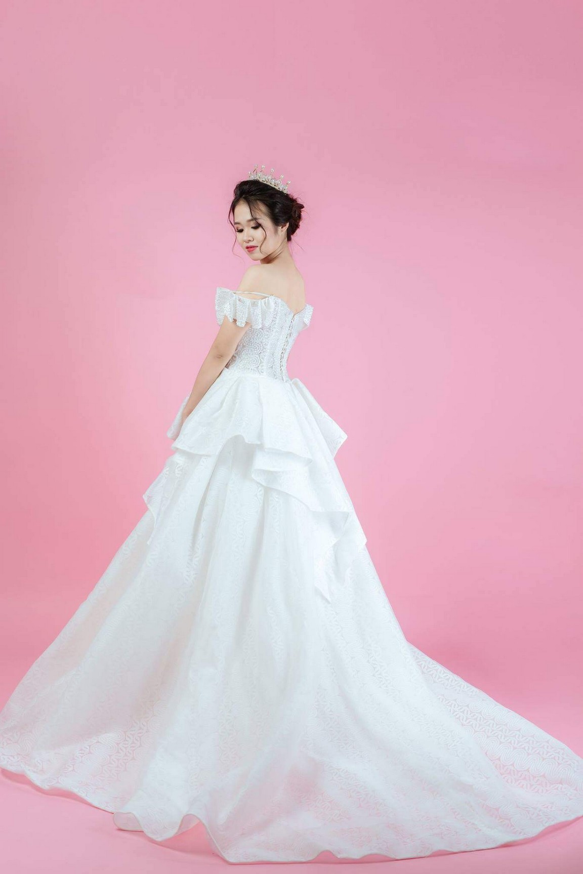 5 mẫu áo dài cưới màu hồng ngọt ngào sang trọng cho nàng dâu 2022