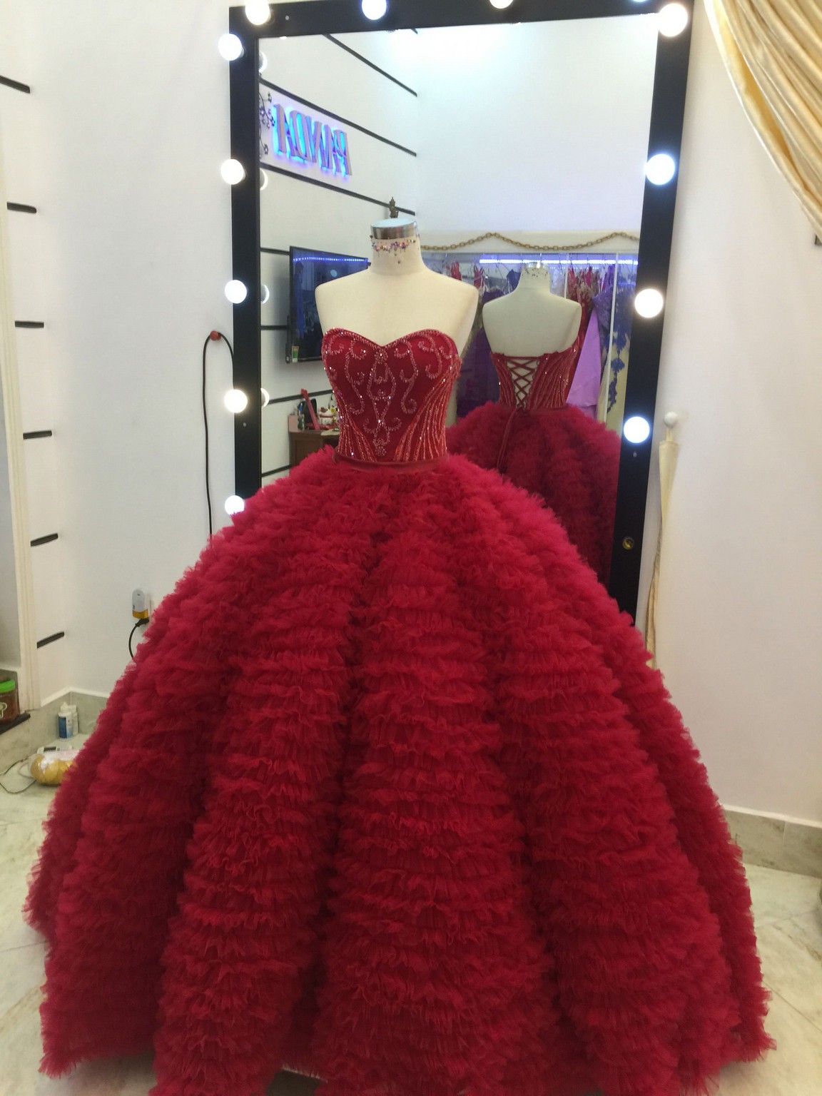Top 10 mẫu váy cưới màu đỏ đẹp đơn giản ấn tượng nhất 2023 - Áo Dài NiNi