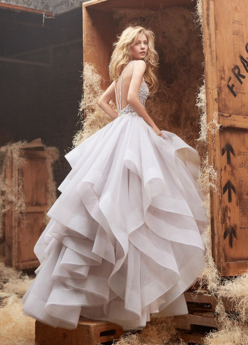 7 Váy cưới hoa 3D đẹp như mộng hút mọi ánh nhìn cho mùa cưới 2023   Nicole Bridal