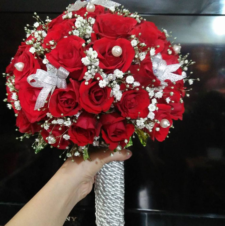 hoa cưới màu đỏ