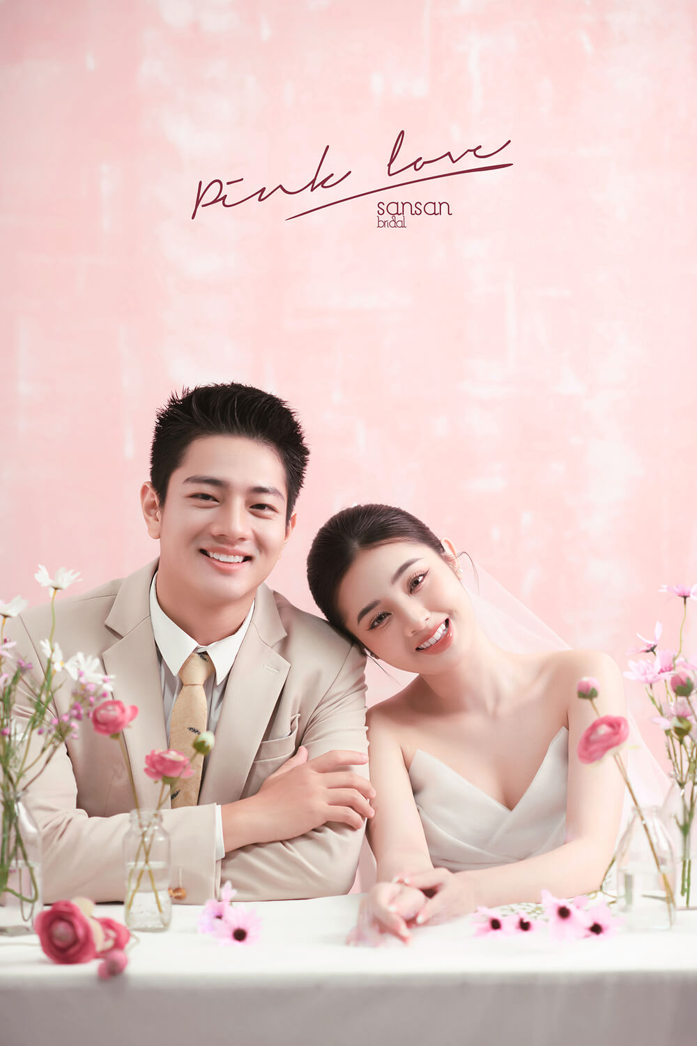 Chụp ảnh cưới Hàn Quốc trong studio phông nền hồng