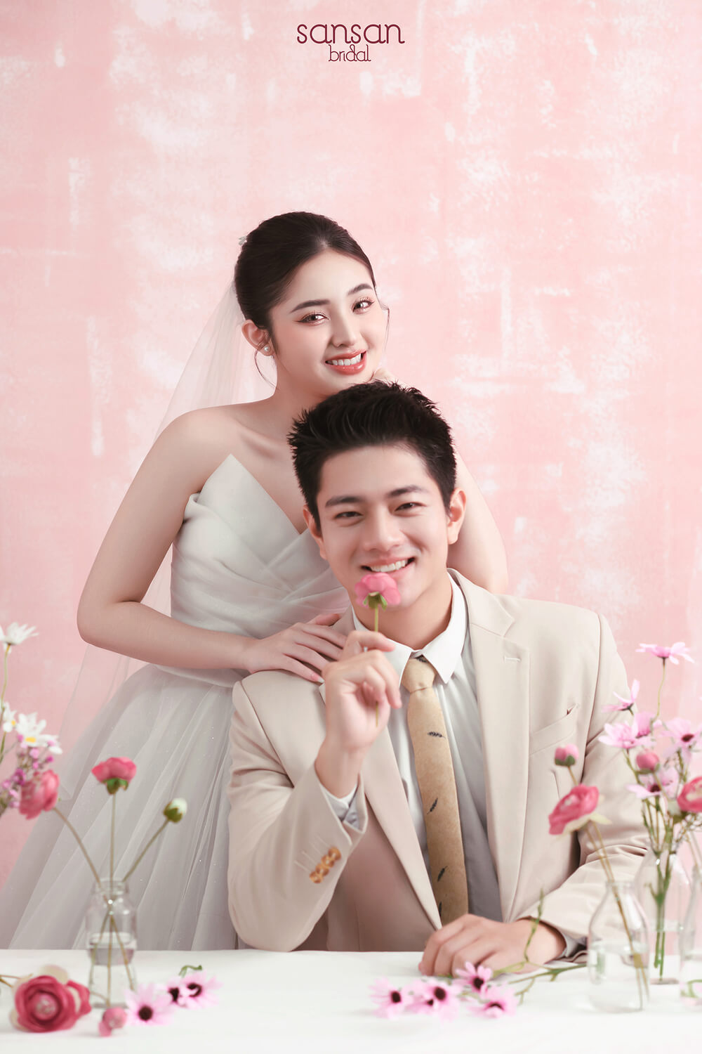 Ảnh cưới Hàn Quốc nền hồng