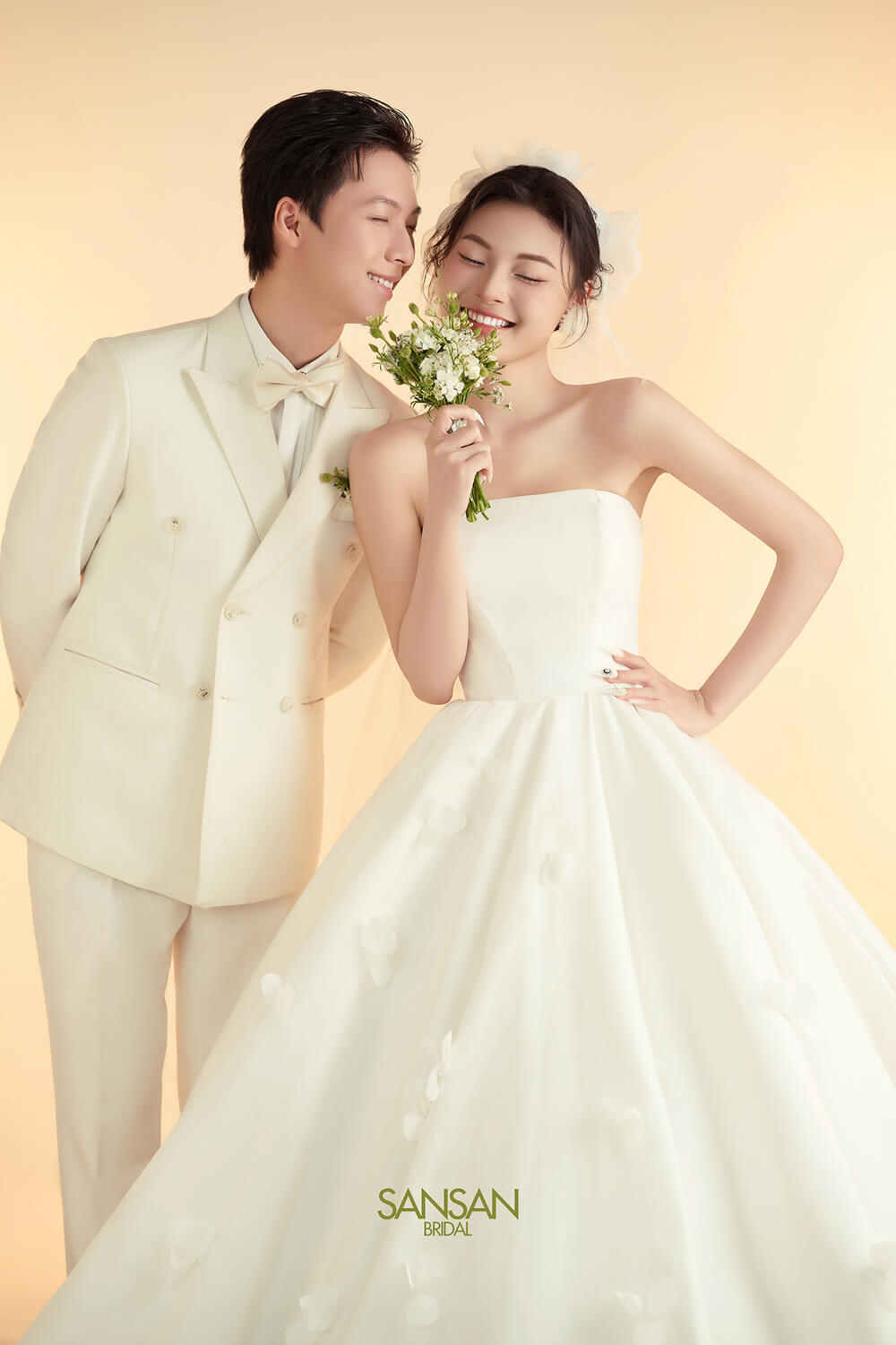 Chụp ảnh cưới Hàn Quốc phông cam